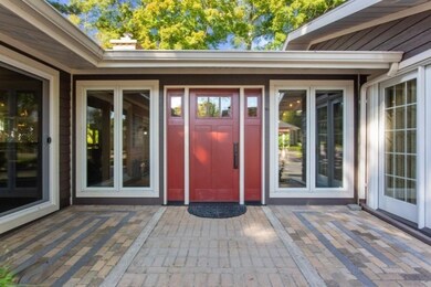 02_146HigmanParkHill_84_Entryway_LowRes
