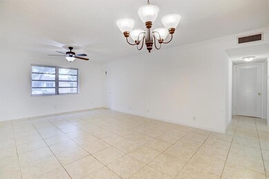 FAMILY/DINING ROOM