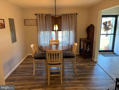 252 S Loudoun St, Strasburg, VA 22657 - photo 4