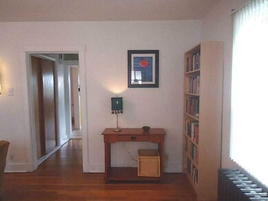 Entry/Foyer.