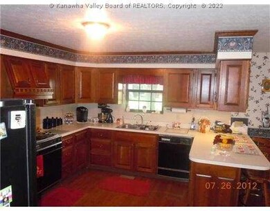 65 Limeberger Creek Rd unit B, Poca, WV 25159 - photo 4