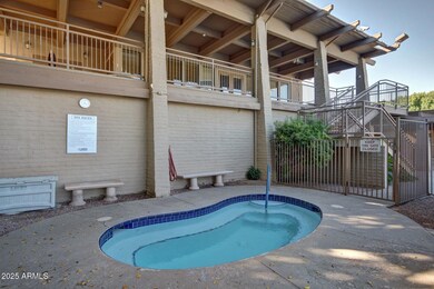 THE LAKES JACUZZI