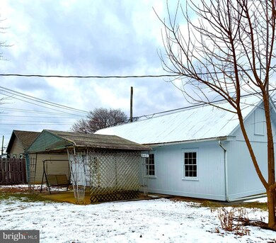 233 E Maple St, Palmyra, PA 17078 - photo 3