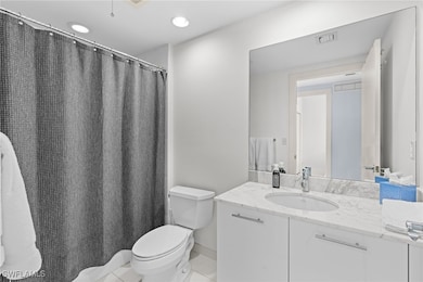 Full bathroom with toilet, vanity, recessed lighti