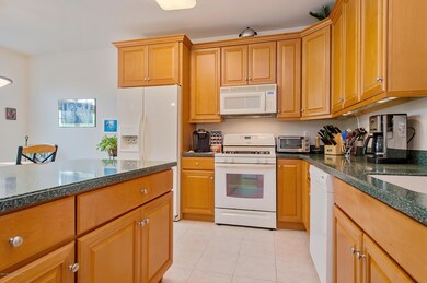 05_10SandraCt_5_Kitchen_HiRes