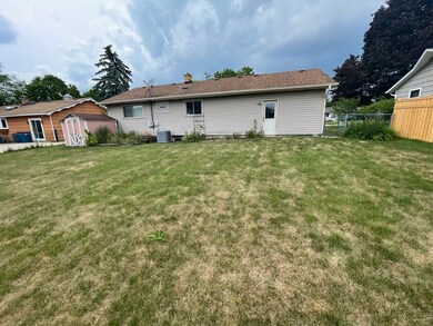 594 W Comstock Ave, Elmhurst, IL 60126 - photo 2