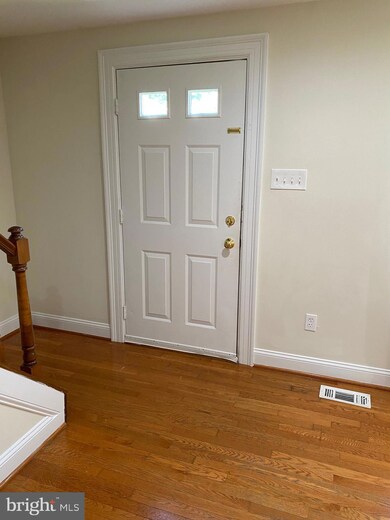 8122 Parkdale Ct, Springfield, VA 22153 - photo 2