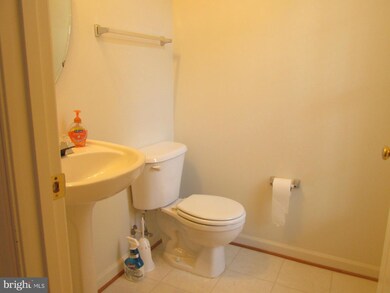 9107 Ayden Ln, Lorton, VA 22079 - photo 5