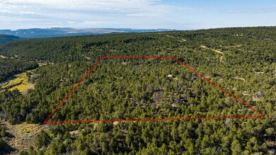 Aerial view of property's location with property boundaries highlighted and a mountainous background