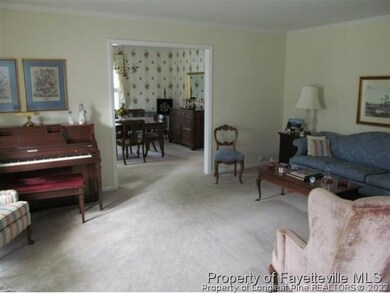 409 Wayberry Dr, Fayetteville, NC 28303 - photo 3