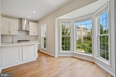 8195 Singleleaf Ln, Lorton, VA 22079 - photo 3