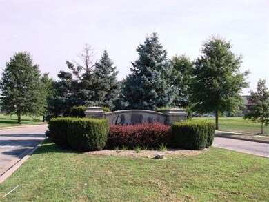 621 Laurus Dr, Raymore, MO 64083 - photo 2