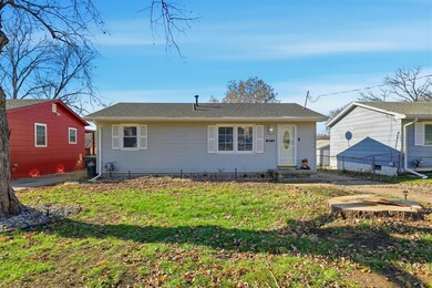 2404 E 37th Ct, Des Moines, IA 50317 - photo 2