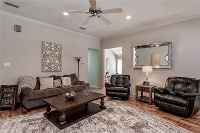 Family Room 20' X 17' 6 