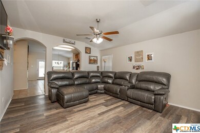 407 Coby Dr, Troy, TX 76579 - photo 4