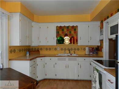 550 S Dexter Dr, Lansing, MI 48910 - photo 3