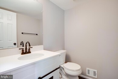10004 Treetop Ln, Lanham, MD 20706 - photo 7