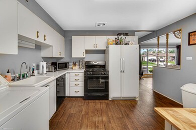 3810 Bobwhite Ln, Rolling Meadows, IL 60008 - photo 5