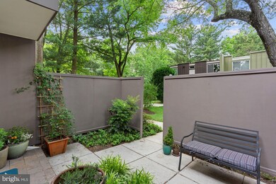 11178 Forest Edge Dr, Reston, VA 20190 - photo 3