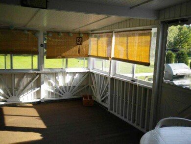 Enclosed Porch. 3 Season