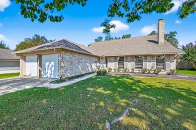 813 Lakeview Dr, Sugar Land, TX 77498 - photo 5