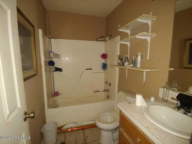 7 Hall Bathroom