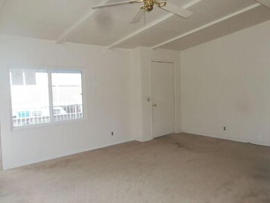 043-973657 - Living Room 2