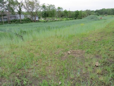 3327 Sokol Ln SW, Cedar Rapids, IA 52404 - photo 2