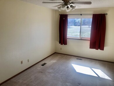 210 W Rock Creek Dr, Cache, OK 73527 - photo 2