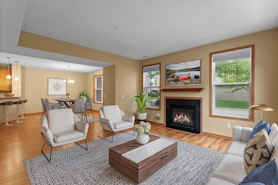 1826 Colonial Ln unit 4, Chanhassen, MN 55317 - photo 2