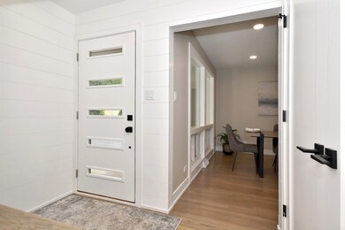 426 E Huntington Ln, Elmhurst, IL 60126 - photo 2