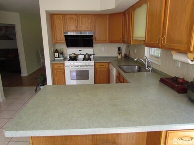 EAT-IN KITCHEN - 3.