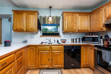 Lots of cabinets!