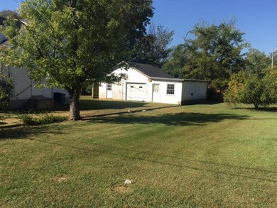 725 Hoover St, Shelbyville, TN 37160 - photo 2