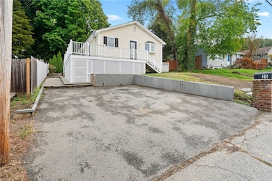 26 Carlton Ave, Warwick, RI 02889 - photo 2