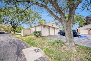 2918 Whittier Ct, Ann Arbor, MI 48104 - photo 3