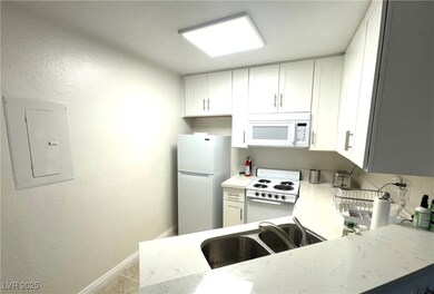 520 Elm Dr unit 103, Las Vegas, NV 89169 - photo 5