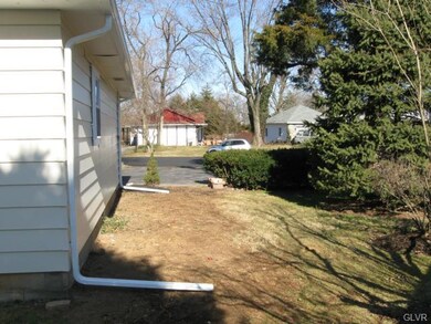 3204 Aberdeen Cir, Allentown, PA 18104 - photo 4