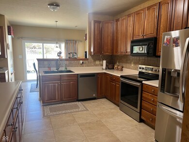 7978 Lawrence Woods Ct, Indianapolis, IN 46236 - photo 5