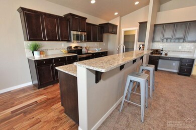 3254 SW Obsidian Ct unit 33, Redmond, OR 97756 - photo 6