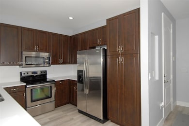 7636 Foxcroft Ln, Davie, FL 33328 - photo 6