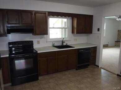 1830 Johnston Dr, Bethlehem, PA 18017 - photo 5