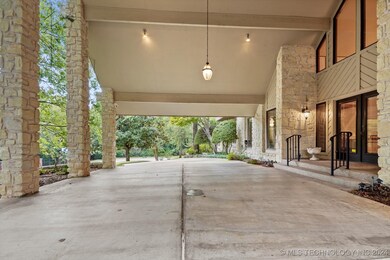 Large Porte Cochere