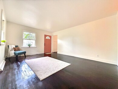 2 Living Room (2)