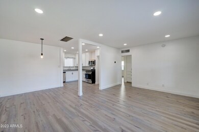 606 W 9th St-6