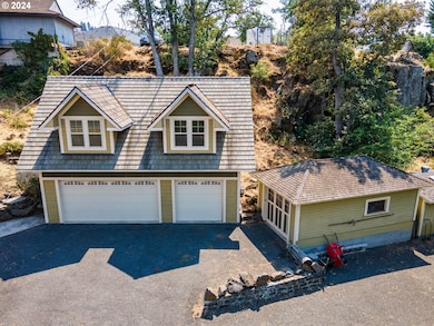 608 W 6th St, the Dalles, OR 97058 - photo 5