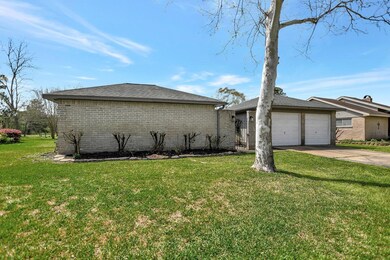 632 E Castle Harbour Dr, Friendswood, TX 77546 - photo 3