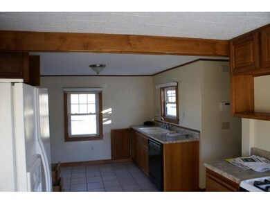 724 Hanover St, Claremont, NH 03743 - photo 2