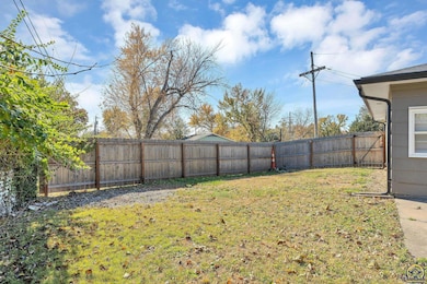 3542 SE Adams St, Topeka, KS 66605 - photo 6