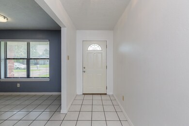 329 Coventry Ln, Alvin, TX 77511 - photo 5